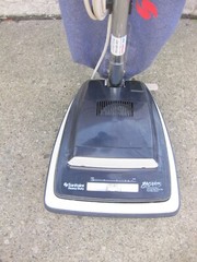 Sanitaire S649 840 Watt Upright Vacuum Cleaner – Works Well