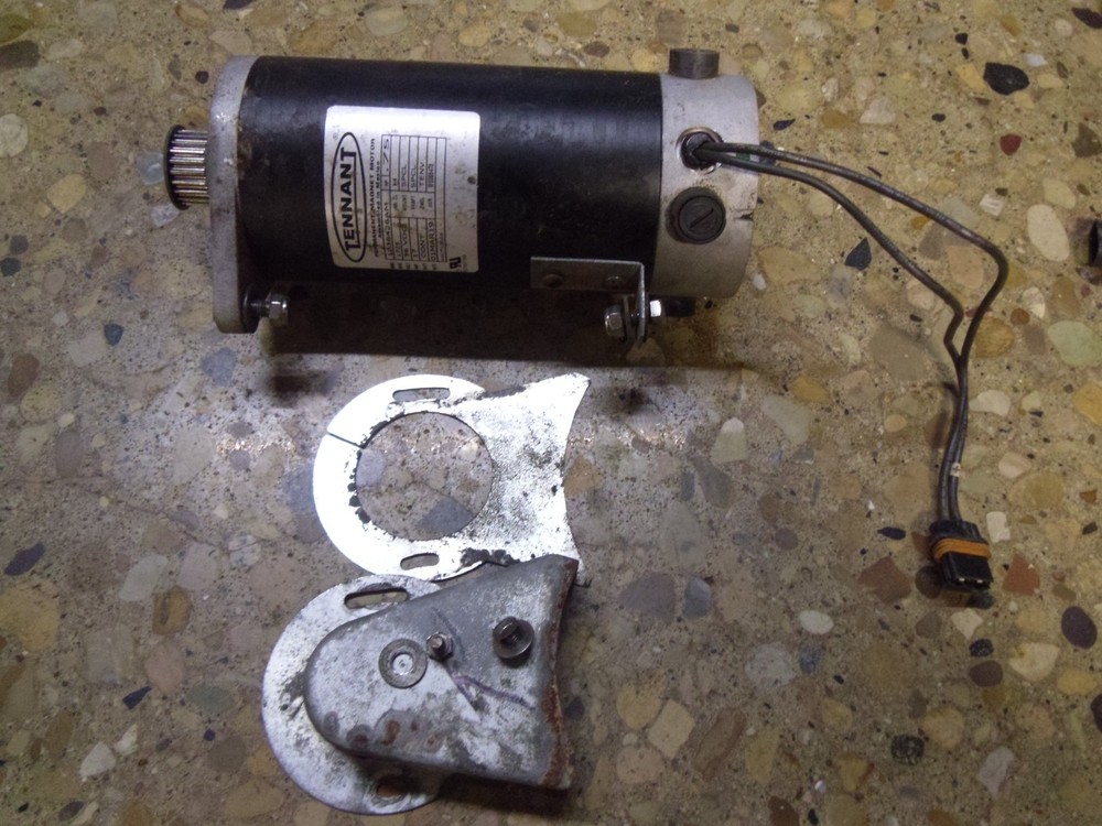 Tennant 7200 Scrubber Deck motor OEM 10389426AM 36V 1725rpm READ AD used T2