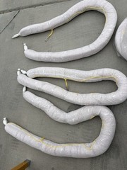 PIG® Oil-Only Absorbent Booms 8” X 10’ – Four Booms