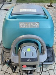 Tennant T600e Disc Floor Scrubber (need Brushes)