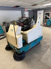 Tennant 6200 Ride-On Sweeper Battery Powered FULLY TESTED. FREE SHIPPING!