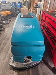 Tennant 5680 self drive Floor Scrubber