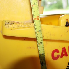 Rubbermaid Commercial 8 3/4 Gal Yellow Side Press Mop Bucket And Wringer