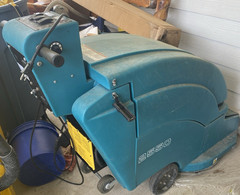 Tennant 2550 Walk-Behind Battery Floor Scrubber 12V Disc 21-30in Path