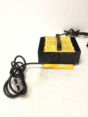 Windsor Chariot iScrub 24 CSX24 Floor Scrubber w/3X Batteries & Charger WORKING