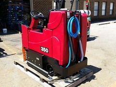 TomCat 350 35inch Disc Rider Floor Scrubber under 700Hours 60 day parts WARRANTY