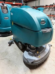Tennant T500e 32″ Dual Disk Walk-Behind Floor Scrubber Cleaner | 1,069 Hrs