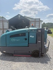 Tennant M20 Lp Scrubber Sweeper Totally Serviced Only 765 Hrs.