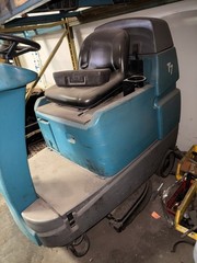 Tennant T7 32″ Riding Disk Floor Scrubber Read Description