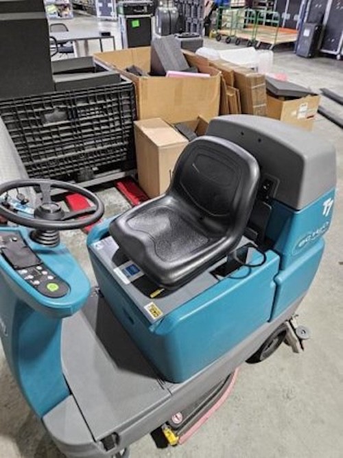 2020 Tennant T7 32″ Disk Micro Rider Floor Scrubber – Open to Offers!