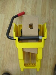 Tough Guy 5KDE9 Side Press Mop Wringer, Yellow Polypropylene, 32 oz Capacity
