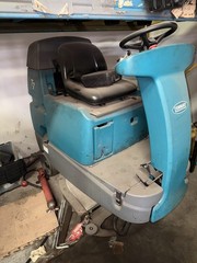 Tennant T7 32″ Riding Disk Floor Scrubber Read Description