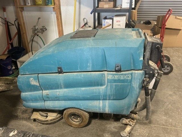 Tennant 5680 Walk Behind Floor Scrubber