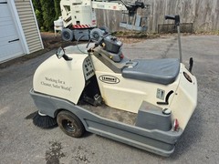 TENNANT LITTER HAWK 1030 SIDEWALK PARKING LOT SWEEPER KUBOTA D722 DIESEL 142 HRS