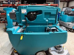 Tennant T500e 32″ Dual Disk Walk-Behind Floor Scrubber Cleaner | 1,069 Hrs
