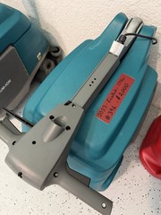 Tennant T1B Lithium-Ion Walk-Behind Floor Scrubber Adjustable Handle 11-20″