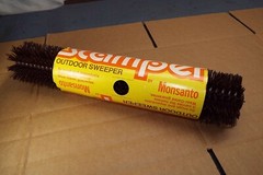 OUTDOOR SWEEPER SCRUB BRUSH BROOM POLYETHYLENE 18″ X 4″ ROUND RUGGED POOL RUGS