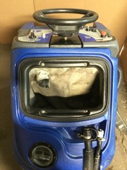 Windsor Chariot iScrub 24 CSX24 Floor Scrubber w/3X Batteries & Charger WORKING