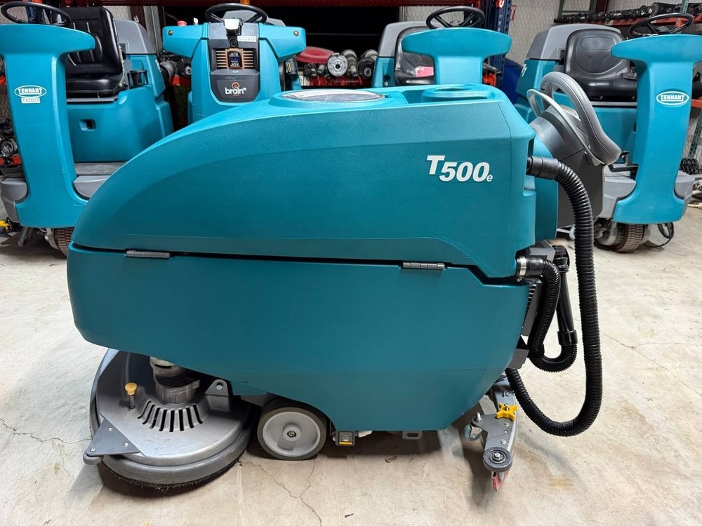 Tennant T500e 32″ Dual Disk Walk-Behind Floor Scrubber Cleaner | 1,069 Hrs