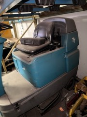 Tennant T7 32″ Riding Disk Floor Scrubber Read Description