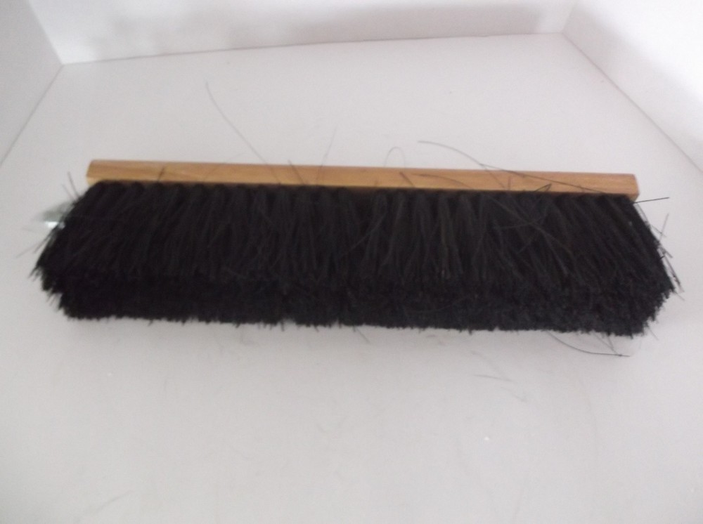 OSBORN INTERNATIONAL 52336 18″ Coarse Floor Broom, 3-7/8″ Trim (D38F)