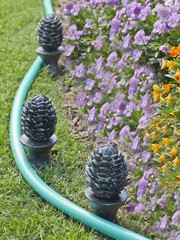 Liberty Garden 615 Decorative Pine Cone Hose 6″ pin, Multicoloured