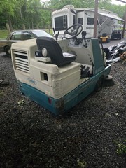 Tennant 6400 “LP Gas ” Ride On Parking lot Sweeper .