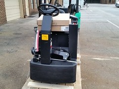 NSS CHAMP 3329 ride-on automatic scrubber 33″ under 500Hr. 60 day parts WARRANTY