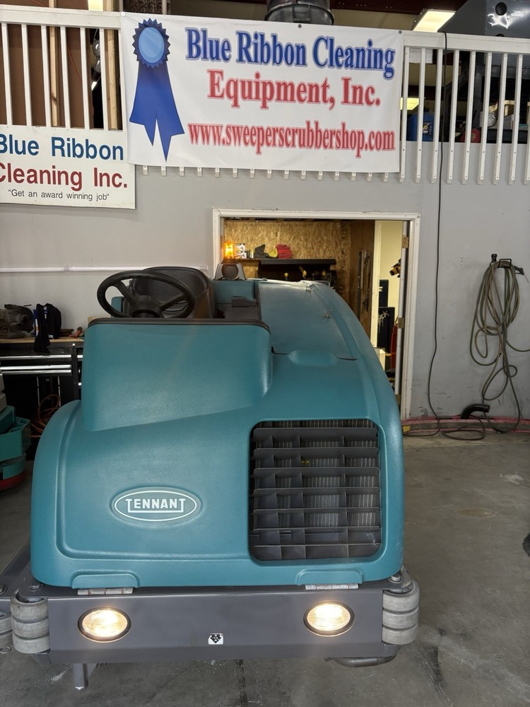 Tennant M20 Lp Scrubber Sweeper Totally Serviced Only 765 Hrs.