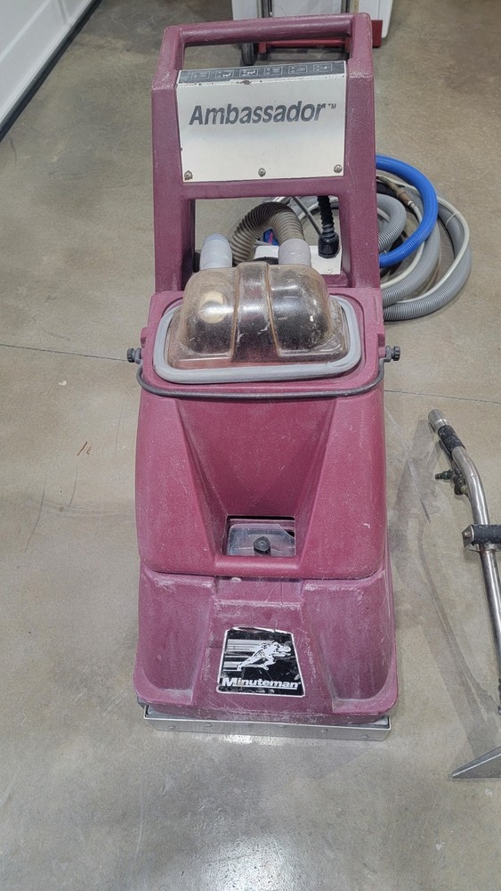 Minuteman Ambassador C46000-00, 17″ Carpet Cleaner Pro-Grade Dirt Extractor