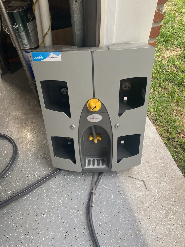 Diversey D3754220 J-Fill QuattroSelect Dispenser USED