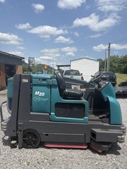 Tennant M20 Lp Scrubber Sweeper Totally Serviced Only 765 Hrs.
