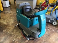 Tennant T7 32″ Riding Disk Floor Scrubber