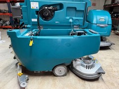 Tennant T500e 32″ Dual Disk Walk-Behind Floor Scrubber Cleaner | 523 Hrs