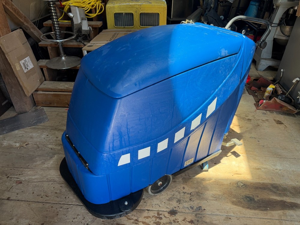 Powr-Flite PAS28-DXBC Self-Propelled Battery Powered Automatic Scrubber 225 rpm