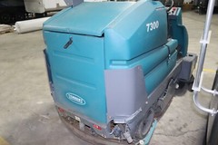 Tennant 7300 Floor Scrubber LOW HOURS 949 HOURS