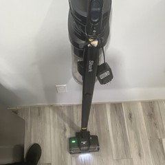 Shark IZ142HD Cordless Bagless Upright Vacuum Cleaner 21.6V Battery Powered