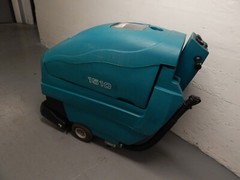 Tennant 1510 22″ Walk-Behind Carpet Extractor Cleaner, Cordless, Great Condition