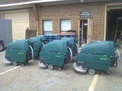 NOBLES SS5 (TENNANT T5) FLOOR SCRUBBER 32″ under 550 hours 60 day parts WARRANTY