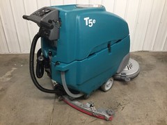 Tennant T5e 32″ Disk Floor Scrubber