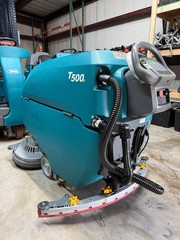 Tennant T500e 32″ Dual Disk Walk-Behind Floor Scrubber Cleaner | 545 Hrs