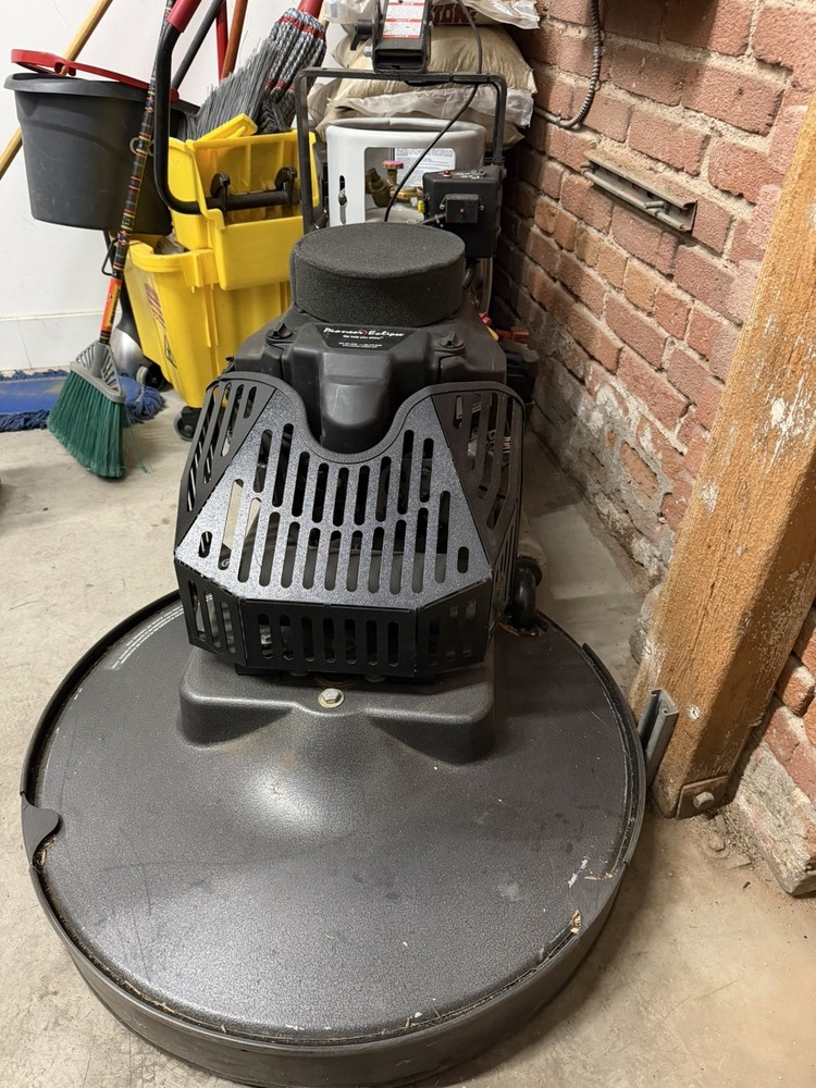 Pioneer Eclipse 420BU 28″ Propane Buffer with dust skirt. New tank included!!