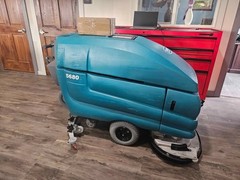 Tennant 5680 self drive Floor Scrubber
