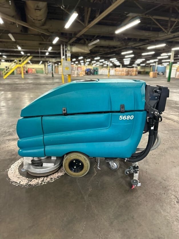 Tennant 5680 self drive Floor Scrubber