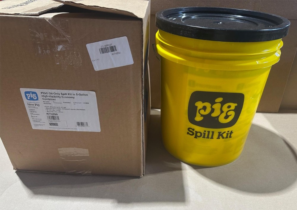 New Sealed Genuine PIG Oil-Only Spill Kit in 5 Gallon High Vis Container KIT4200