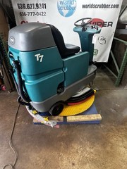 Tennant T7 RideOn Floor Scrubber 32” 10/18 Low Hours 599 New Stock#1233