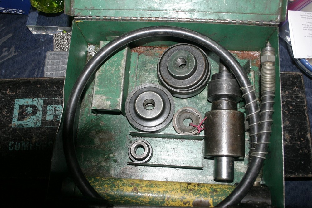 Greenlee Knockout punch set with metal case hydraulic conduit For Parts- READ!!!