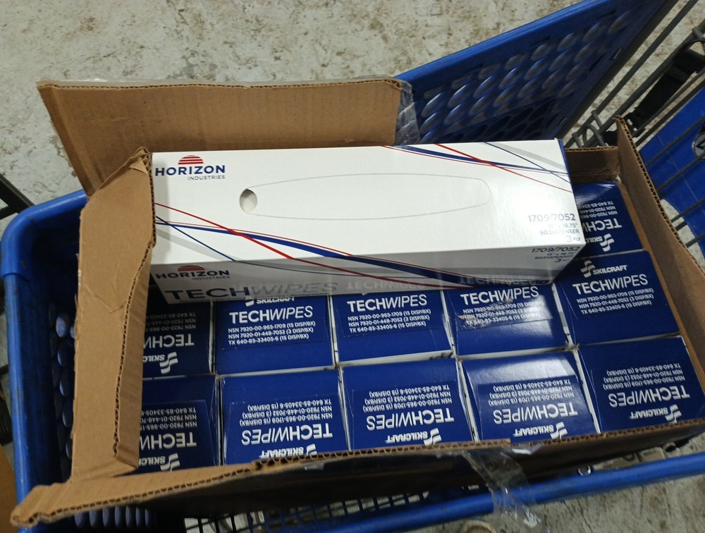 Case of 15 Horizon Industries 1709/7052 TechWipes 15″x16.75″90/Disp, 041