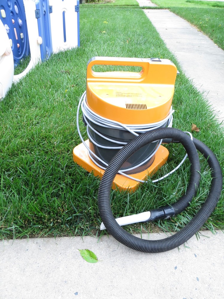 TASKI Bora Canister Vacuum 120W Commercial Cleaning Wet Dry Utility Orange Hose