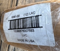 (12) Rubbermaid 6361 Wood Threaded-Tip Broom/Sweep Handle 60″ Lacquer USA